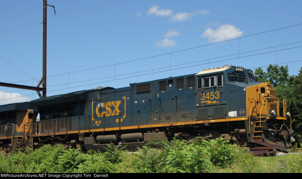 CSX 3453 leads M404